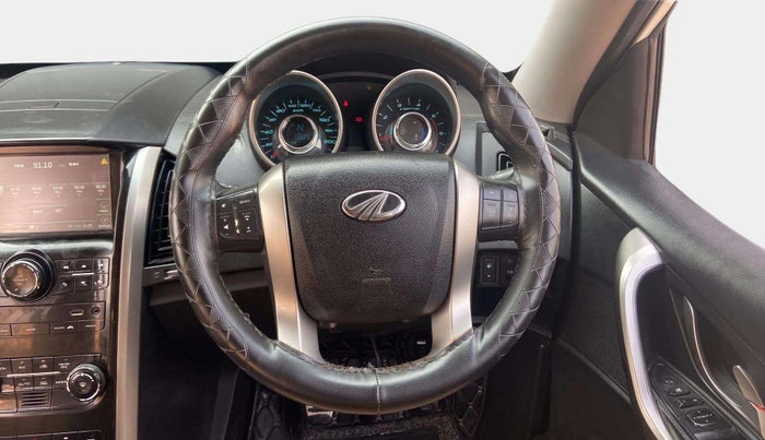 2019 Mahindra XUV500 W11(O), Diesel, Manual, 74,051 km, Steering Wheel Close Up