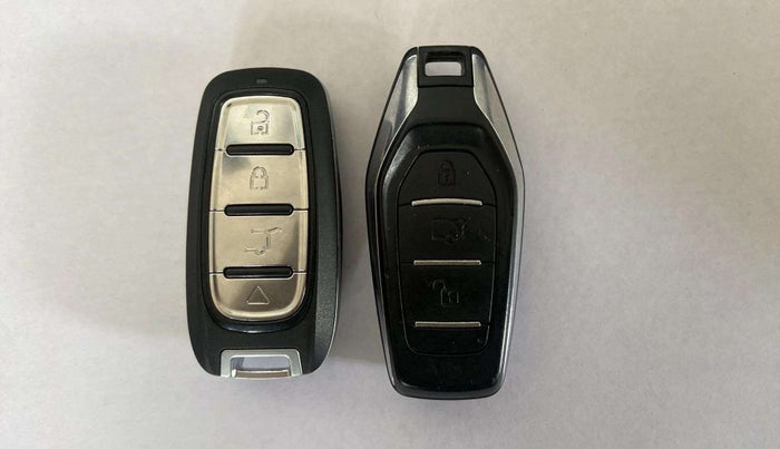 2019 Mahindra XUV500 W11(O), Diesel, Manual, 74,051 km, Key Close Up