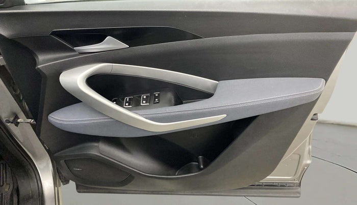 2021 MG HECTOR SUPER HYBRID 1.5 PETROL, Petrol, Manual, 38,657 km, Driver Side Door Panels Control