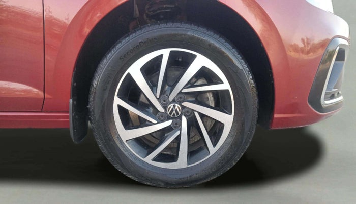 2023 Volkswagen VIRTUS TOPLINE TSI 1.0 MT, Petrol, Manual, 10,661 km, Right Front Wheel