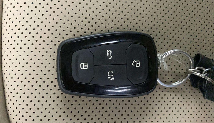 2022 Tata NEXON XZ PLUS (PREMIUM) KAZIRANGA PETROL, Petrol, Manual, 44,432 km, Key Close Up