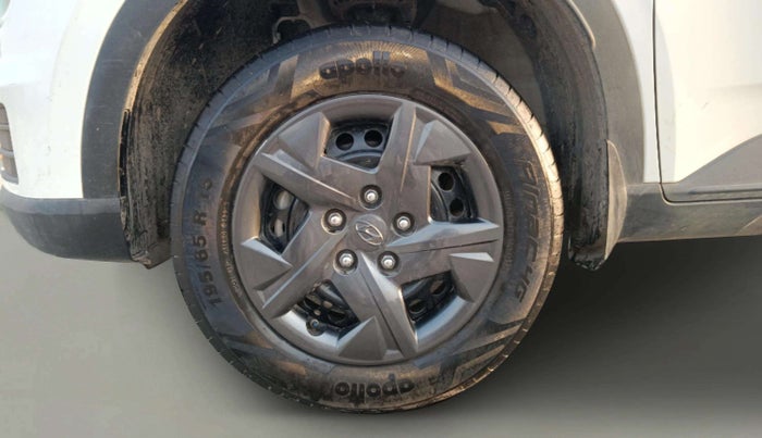 2023 Hyundai VENUE S 1.2, Petrol, Manual, 24,426 km, Left Front Wheel