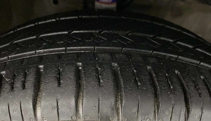 2015 Honda Amaze 1.2L I-VTEC S, Petrol, Manual, 69,164 km, Right Front Tyre Tread