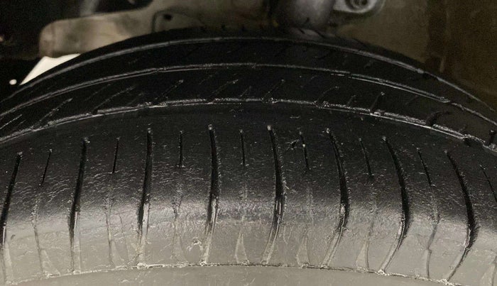 2019 Mahindra Kuv100 K2 TRIP CNG, CNG, Manual, 69,726 km, Left Front Tyre Tread