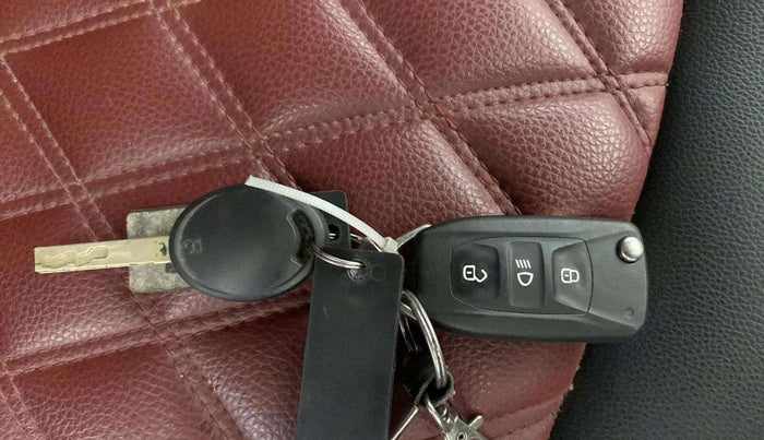 2020 Tata Tiago XT PETROL, CNG, Manual, 45,566 km, Key Close Up