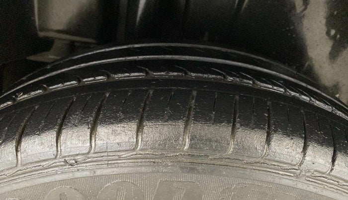 2021 Maruti Ciaz SIGMA 1.5 SHVS MT  PETROL, Petrol, Manual, 34,762 km, Right Rear Tyre Tread