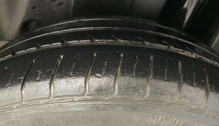2021 Maruti Ciaz SIGMA 1.5 SHVS MT  PETROL, Petrol, Manual, 34,762 km, Left Rear Tyre Tread