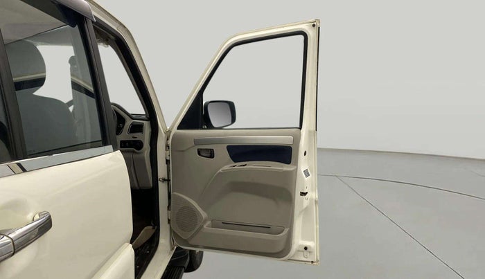 2020 Mahindra Scorpio S11 2WD, Diesel, Manual, 54,345 km, RHS Front Door