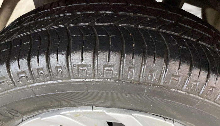 2014 Maruti Alto 800 LXI, Petrol, Manual, 49,529 km, Left Front Tyre Tread