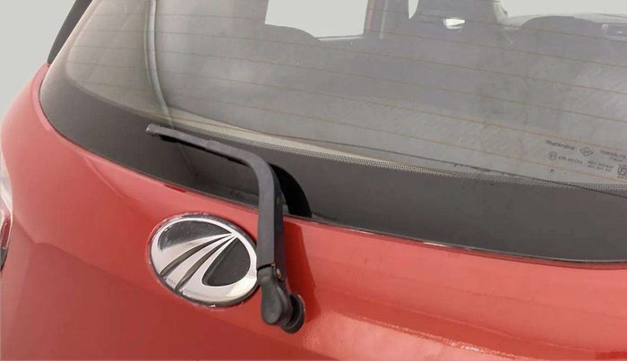 2018 Mahindra KUV 100 NXT K8 P 6 STR DUAL TONE, Petrol, Manual, 32,697 km, Rear Wiper