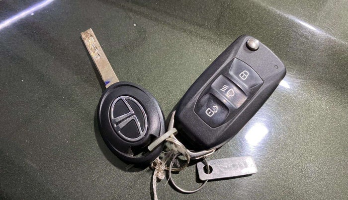2021 Tata NEXON XZ PETROL, Petrol, Manual, 19,520 km, Key Close Up