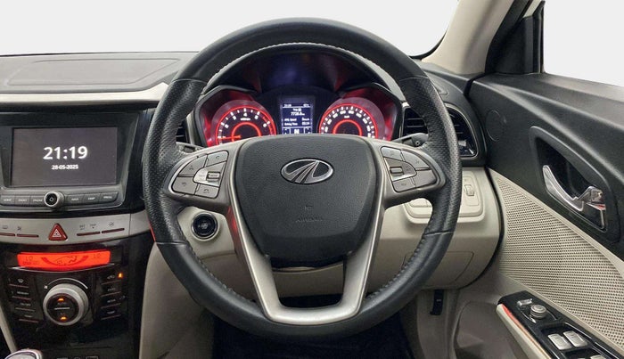 2022 Mahindra XUV300 W8 1.2 PETROL, Petrol, Manual, 50,539 km, Steering Wheel Close Up