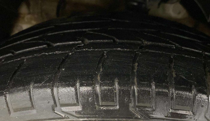 2022 Mahindra XUV300 W8 1.2 PETROL, Petrol, Manual, 50,539 km, Left Front Tyre Tread