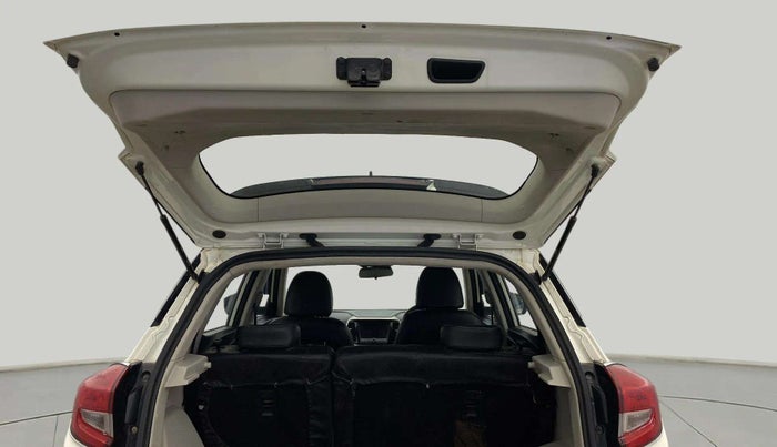 2022 Mahindra XUV300 W8 1.2 PETROL, Petrol, Manual, 50,539 km, Boot Door Open