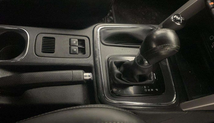 2022 Mahindra Thar LX D 4WD AT CONVERTIBLE, Diesel, Automatic, 32,906 km, Gear Lever